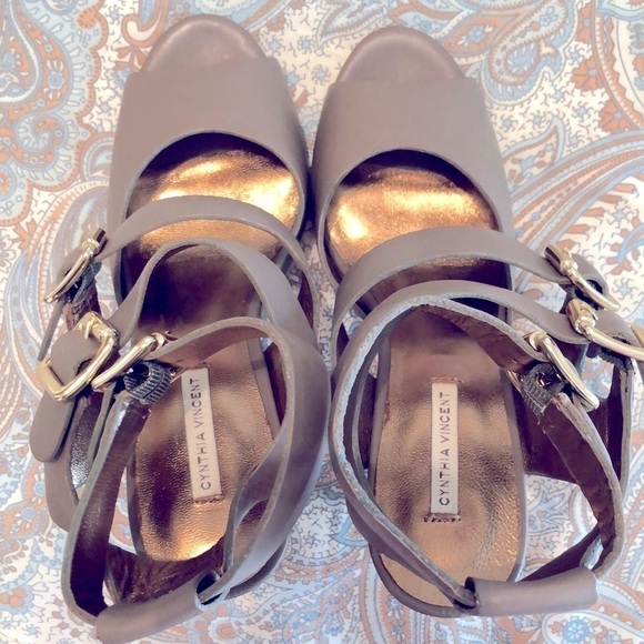 CYNTHIA VINCENT Adele Strappy Stiletto Heels Triple Buckle Toe Peep - Picture 7 of 8